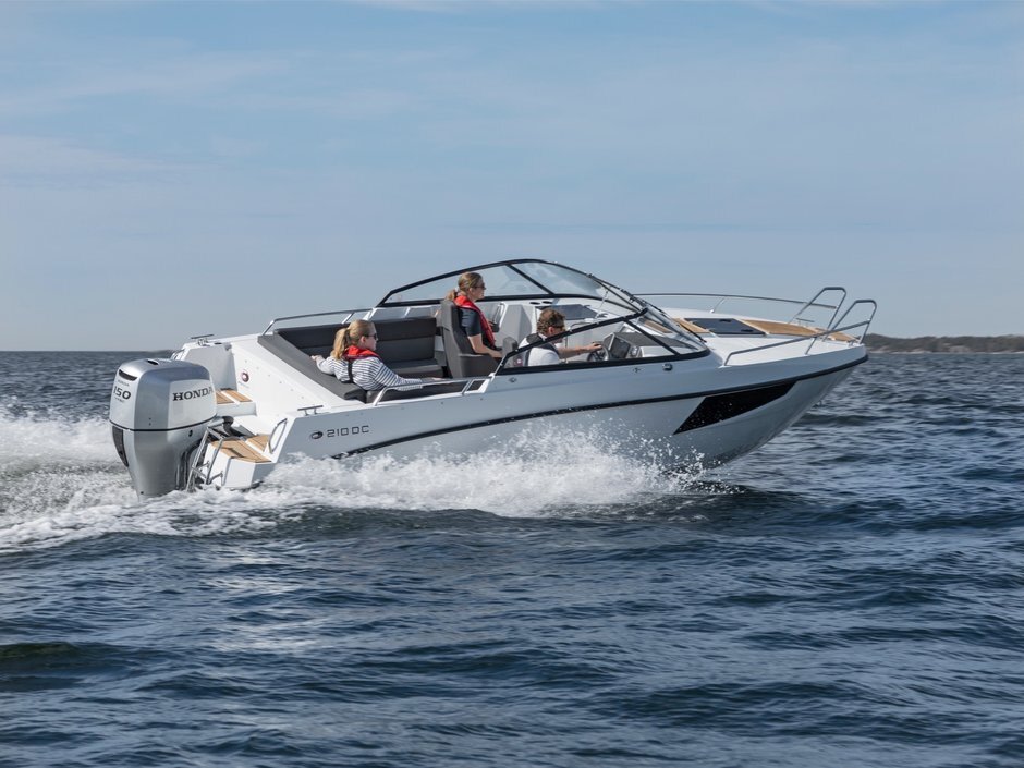 Laminátová loď AMT 210 DC Honda